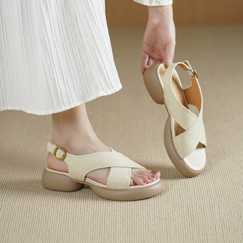 Summer sandals for leisure