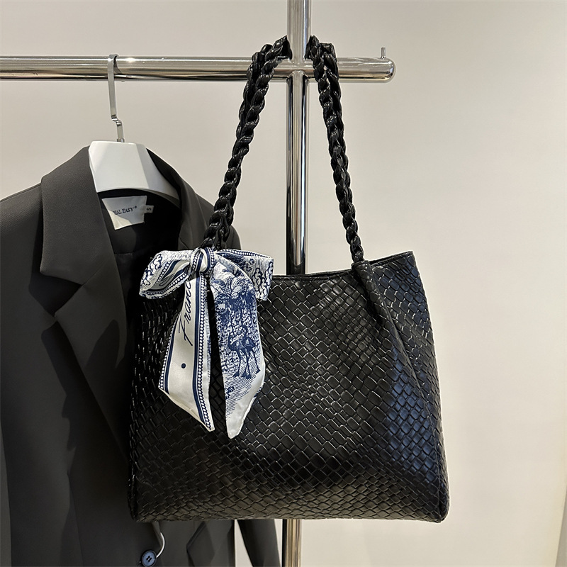 Bolsos de alta capacidad de mujeres rojas de alta calidad, mochila de textura de moda, bolsas de viaje populares, primavera y verano 2025.