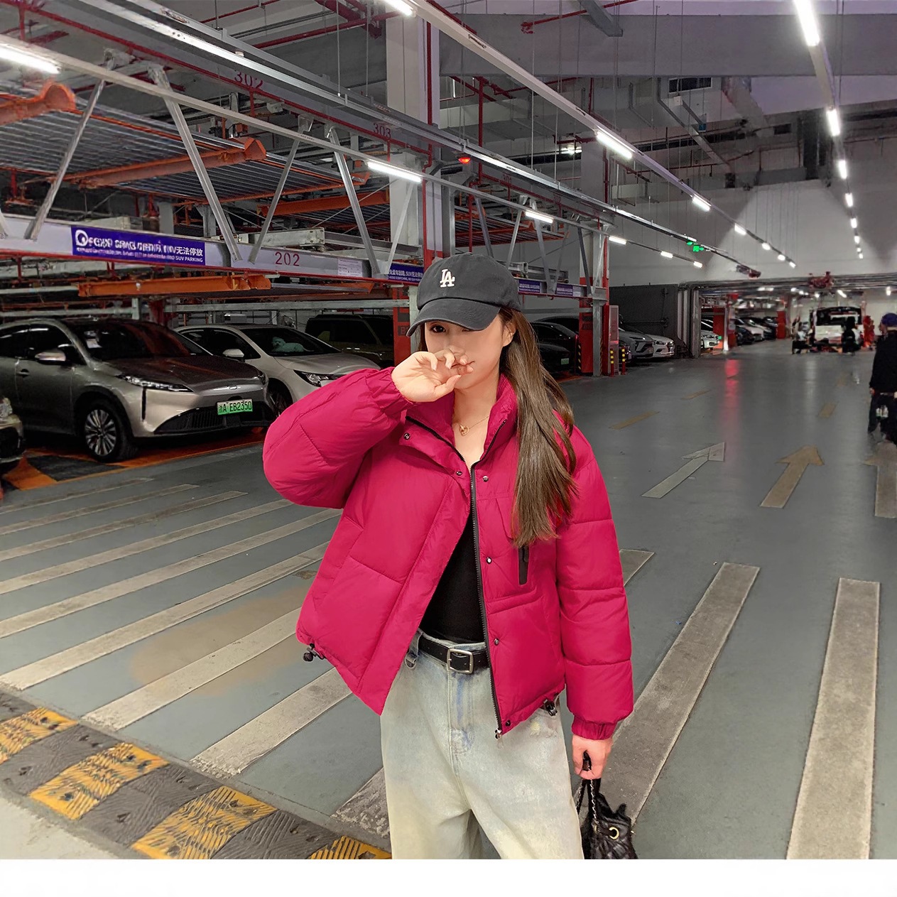 2025 nueva ropa de algodón de invierno corto de mujer pequeña chaqueta de algodón gruesa suelta de estilo coreano pequeño abrigo de moda image 9