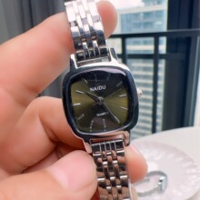 ��óŮ��ʯӢ�ֱ��ִ�Ůʽ������������ԴŮ��Ůʿ�����������ֻ�