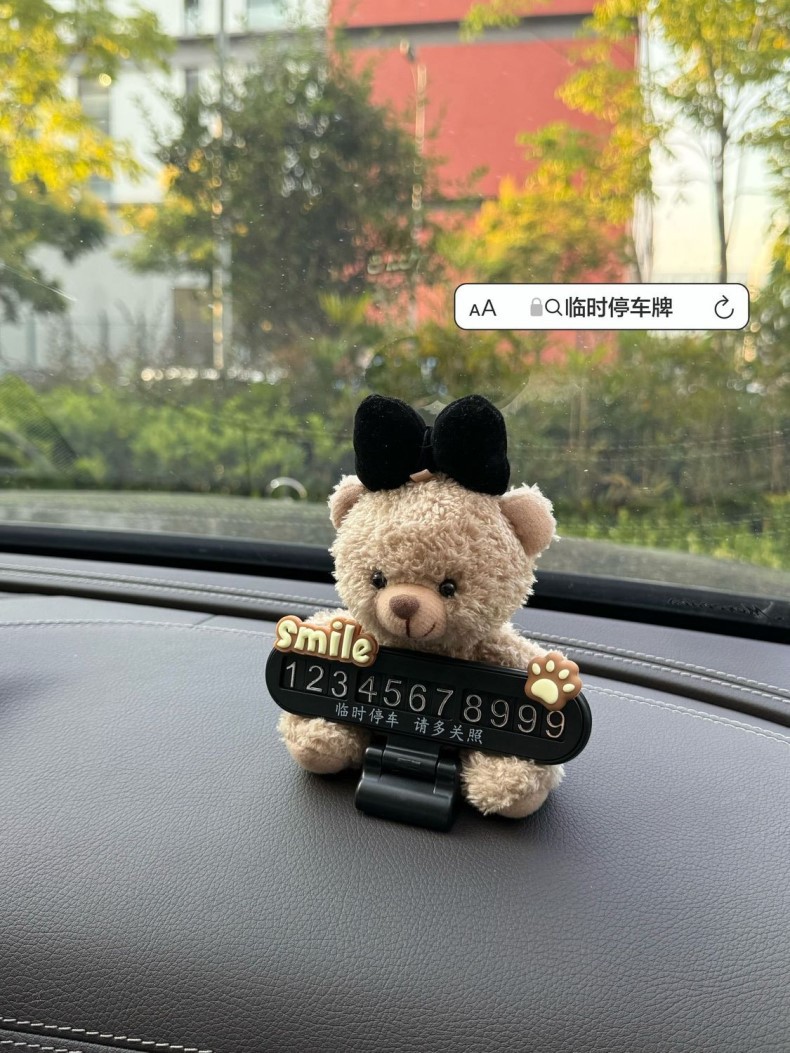 New Cartoon Hot-Selling Car Dashboard Decorations, Cute and Adorable Internet Celebrity Bear Temporary Parking Sign, Car Number Plate