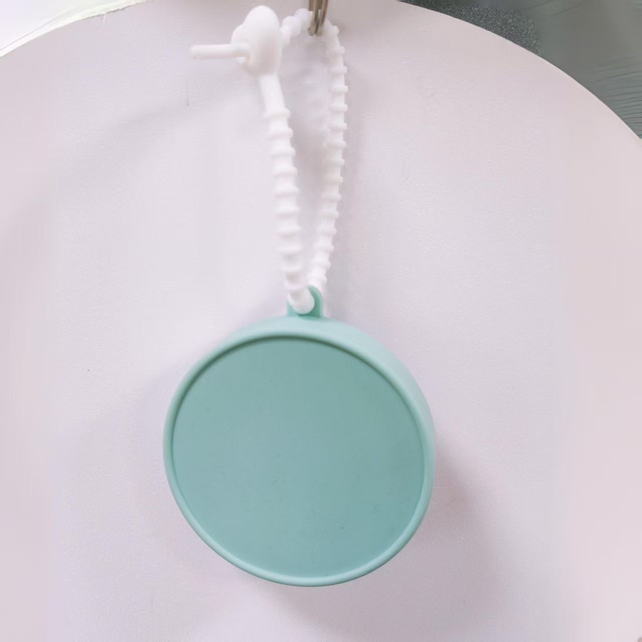Taza de agua plegable de silicona para viajes al aire libre, taza retráctil portátil a prueba de caídas, taza de regalo de vacaciones publicitaria en stock
