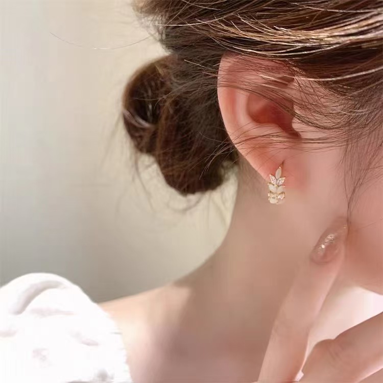 Venta caliente transfronteriza, diseño de nicho de lujo ligero, hebillas de oreja de trigo de circón, pendientes de sentido avanzado de moda, pendientes exquisitos de todo fósforo