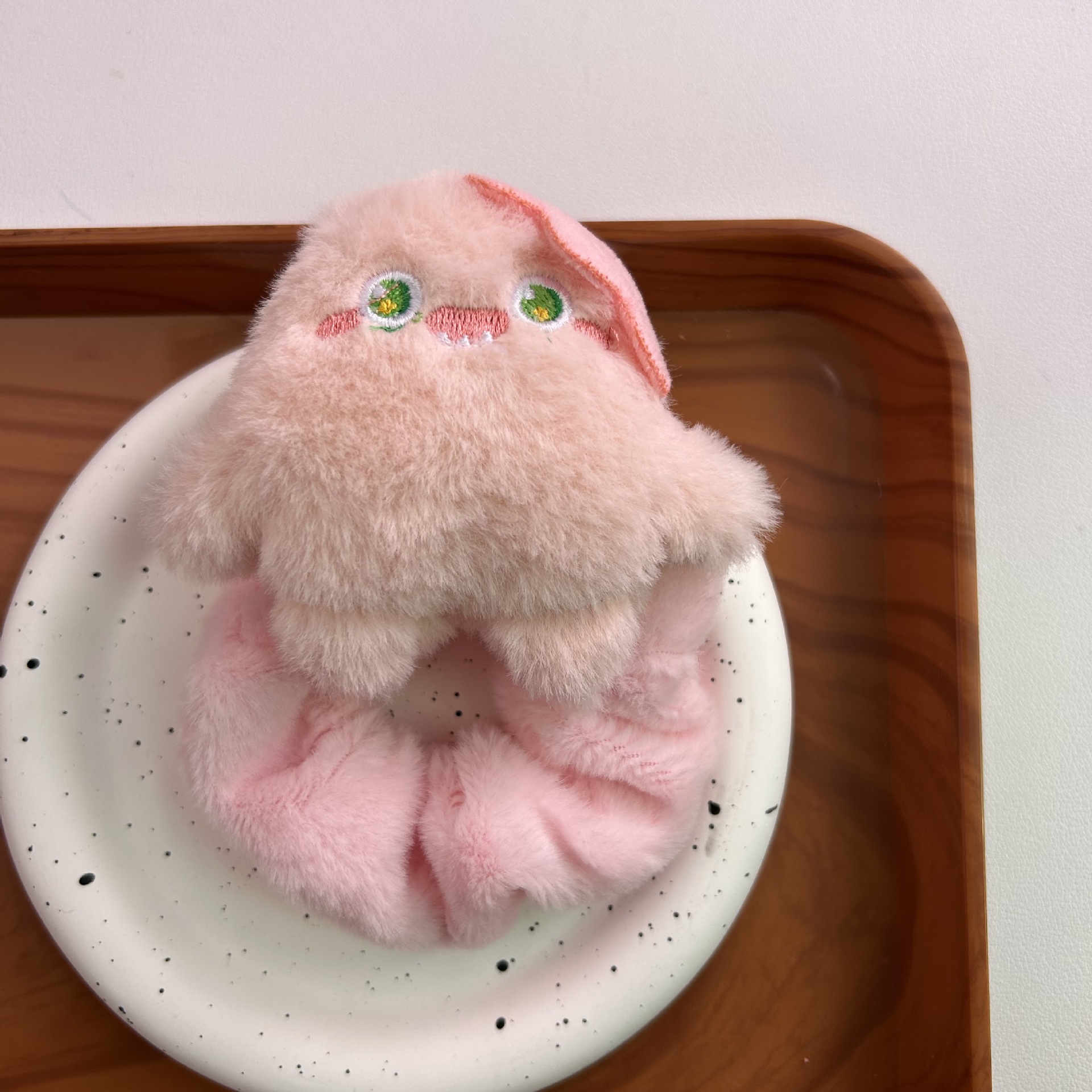 Cartoon Big Eyes peluche anillo de pelo pequeño monstruo tres ojos monstruo bolsas lindas de pelo largo monstruo intestino grueso anillo de pelo correa