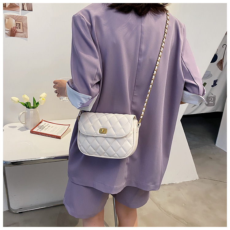 Fashion Rhombic Chain Solid Color Shoulder Messenger Small Square Bag display picture 4