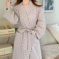 日本の着物ナイトガウンバスローブ女性の長袖春と秋の薄いロングネグリジェ愛チェック柄パジャマホーム服冬