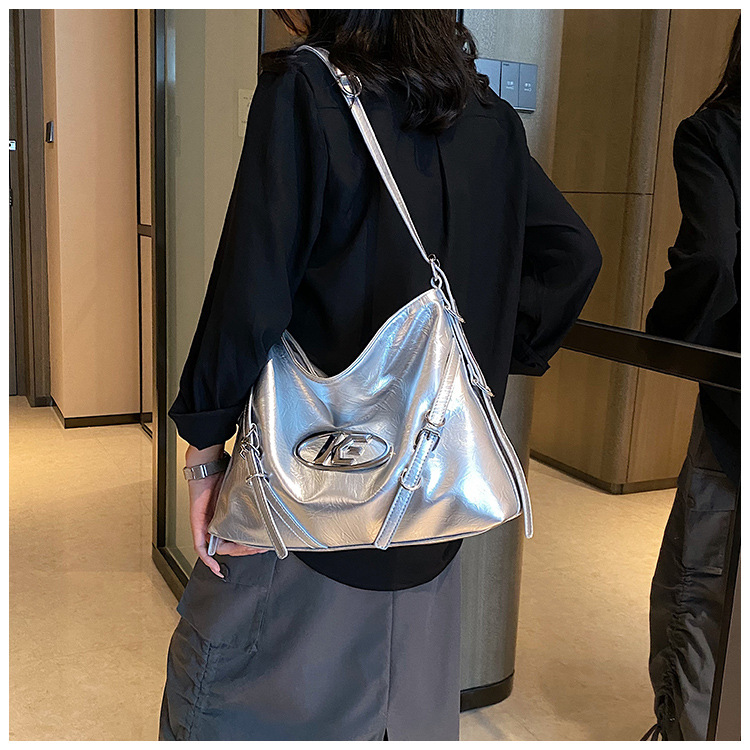 Tragbare, modische Strukturtasche mit großem Fassungsvermögen für Damen, neue Pendler-Einkaufstasche, einfache Achseltasche für alle Gelegenheiten, 2023_voghion.com