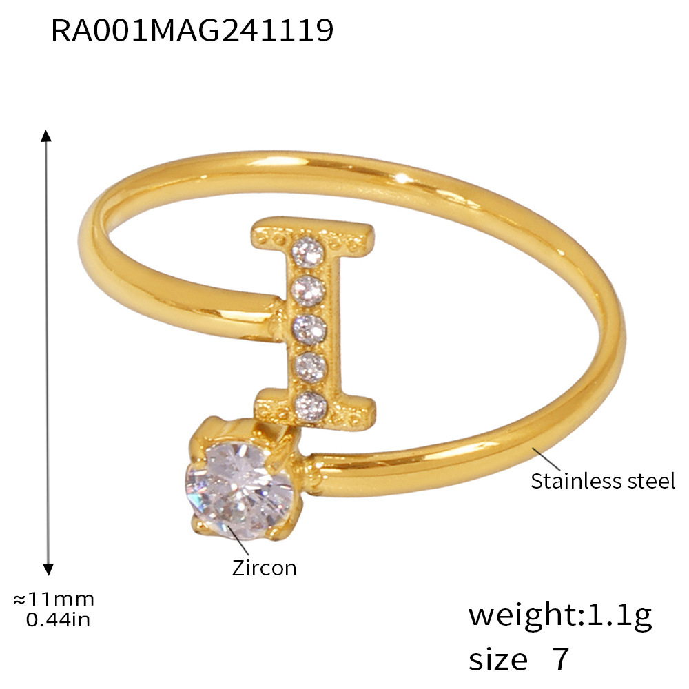 Qiong Yao Titanium Steel 26 letras con incrustaciones de circón Juego de joyas PVD chapado en oro real collar de retención de color pulsera anillo aretes