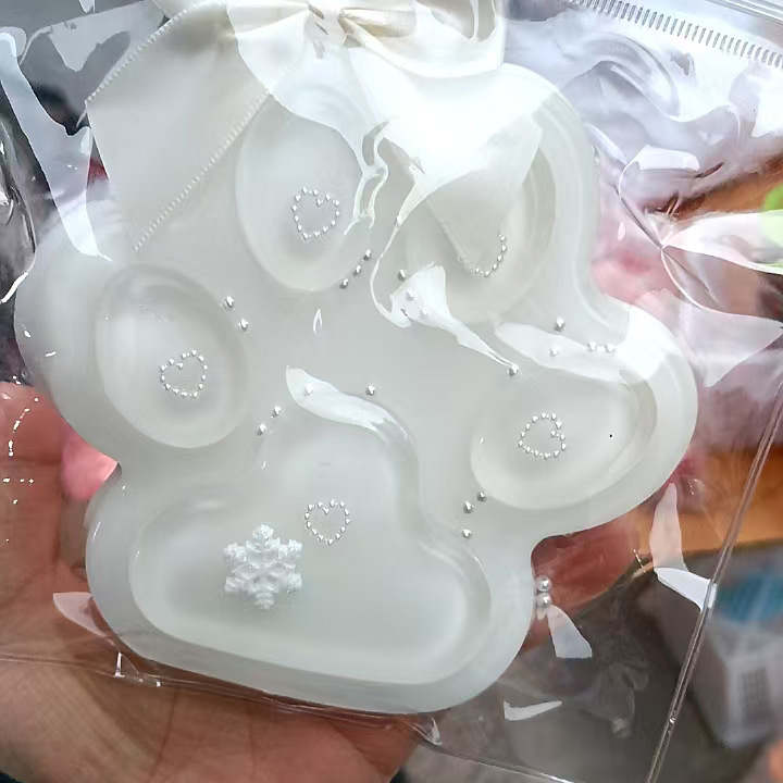 猫の爪はつまみます。|undefined