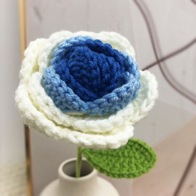 完成品の手作りの花はバラの花をシミュレーションします。|undefined