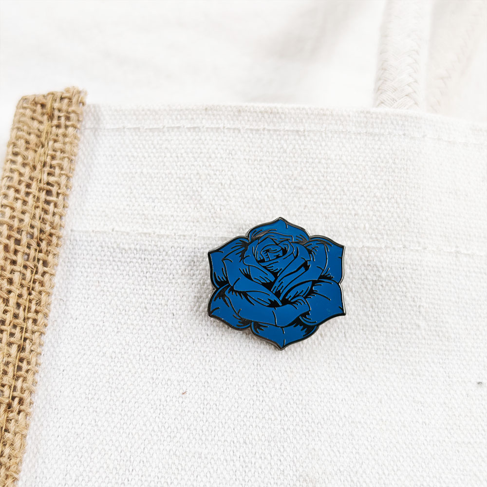 Blue Rose Skull Metal Brooch American Tattoo Style Enamel Pin Dark Gothic Niche Clothing Badge