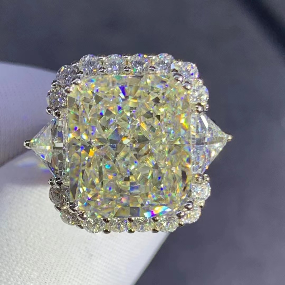 Anillo de diamante de alto carbono blanco de corte de diamante de ledean S925 plata electrochapada de cinco capas de espesor con incrustaciones de platino de alto carbono diamante