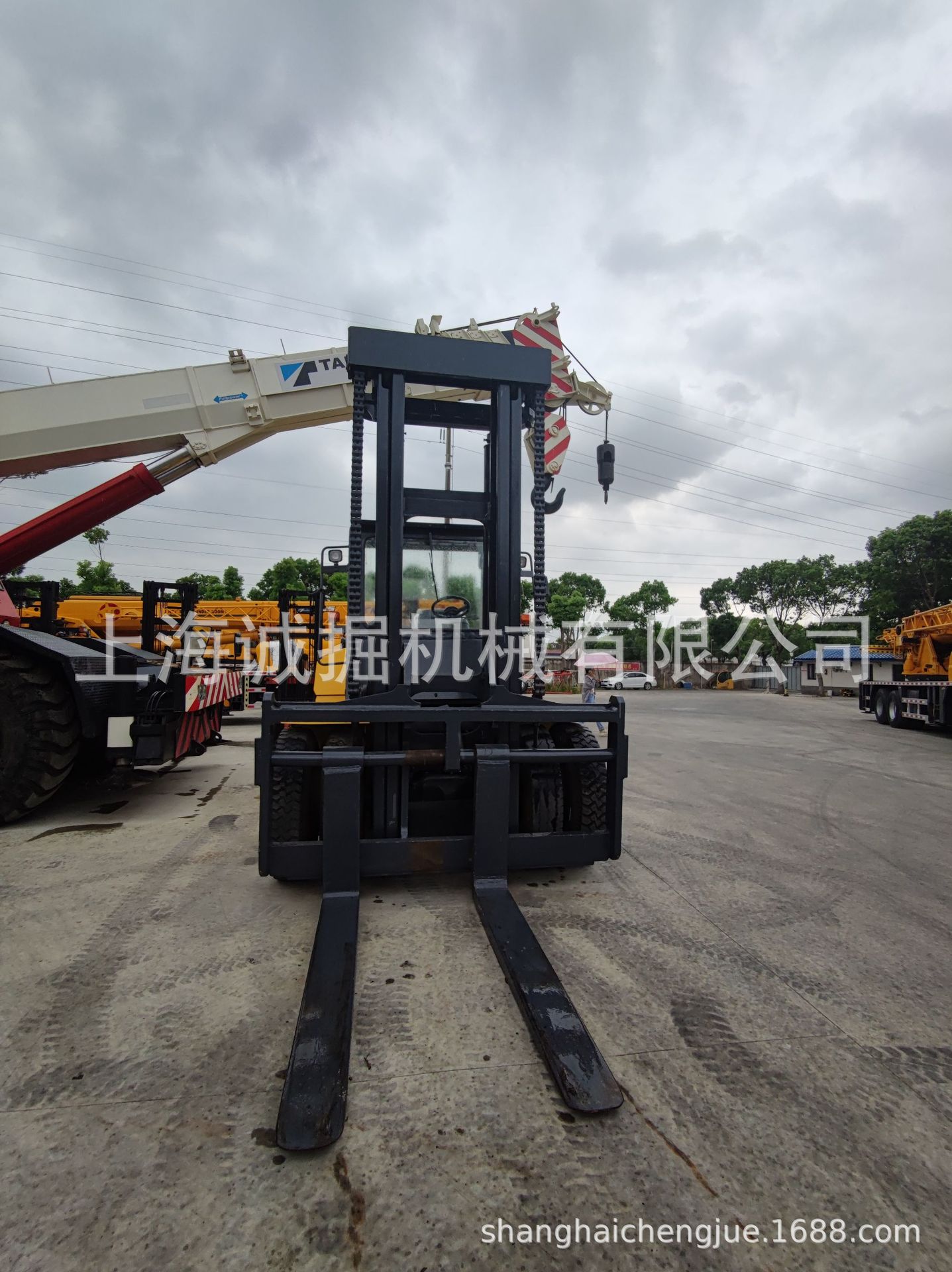 二手小松20吨叉车，高门架 柴油叉车液压叉车标准