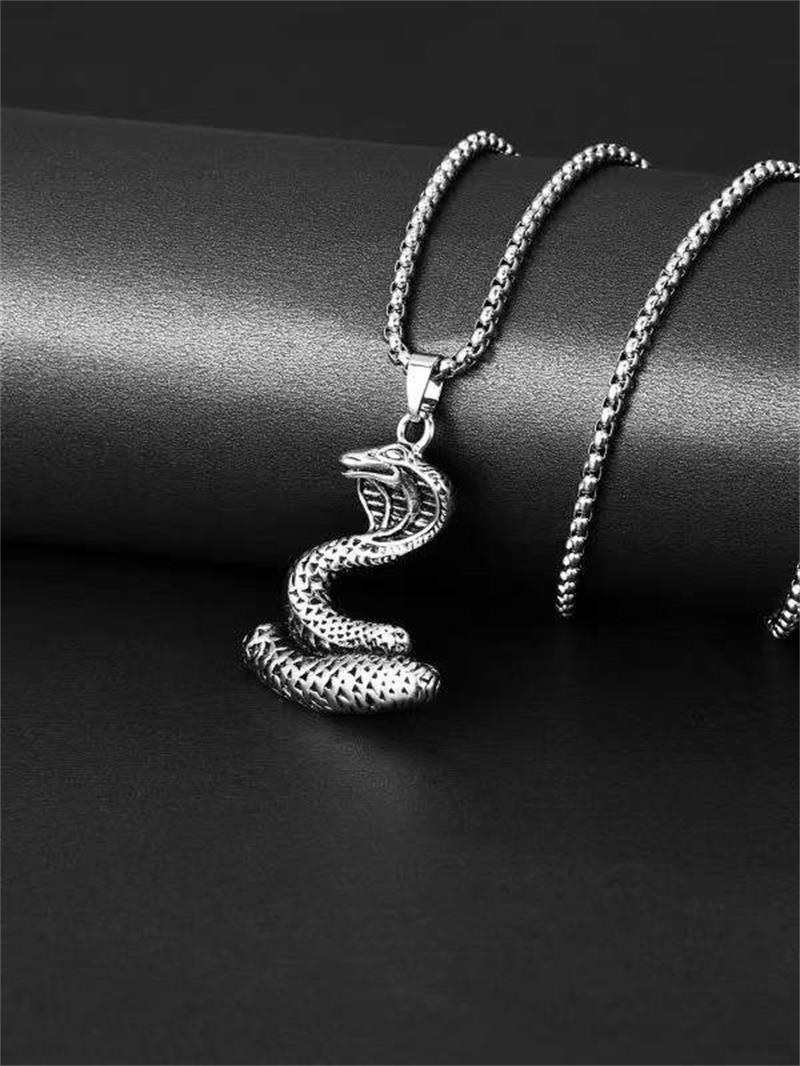 Fashionable hip-hop black cobra snake shaped pendant necklace for men women, personalized and versatile sweater chain_voghion.com