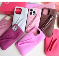 Силиконовый чехол для телефона (Apple) серии iPhone 13/14/15/16 — карман с трубкой-блеском, матовая поверхность