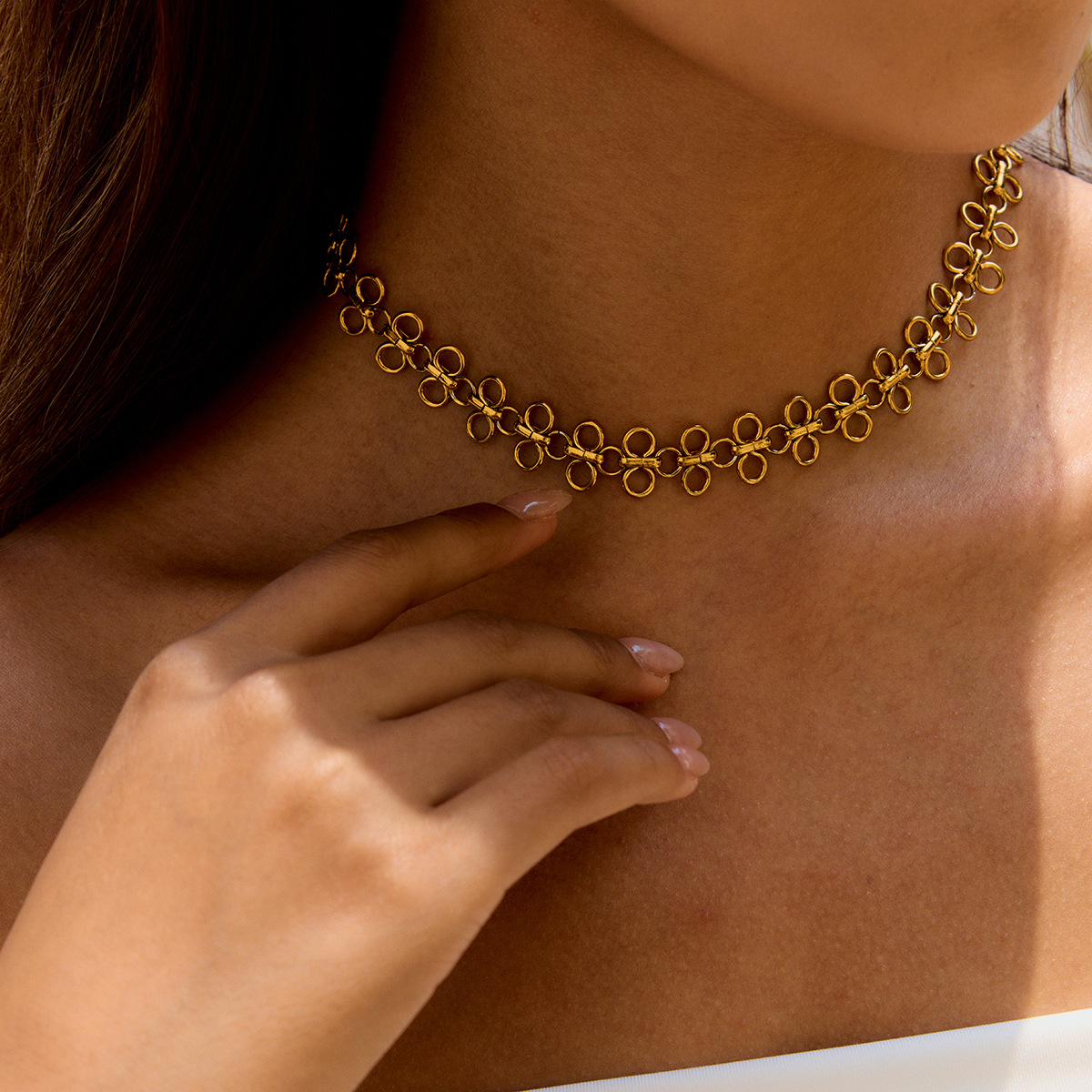 Wanxing Cross-border oro 18 quilates cuello hueco de trébol de cuatro hojas retro francés collar simple de alta gama joyería