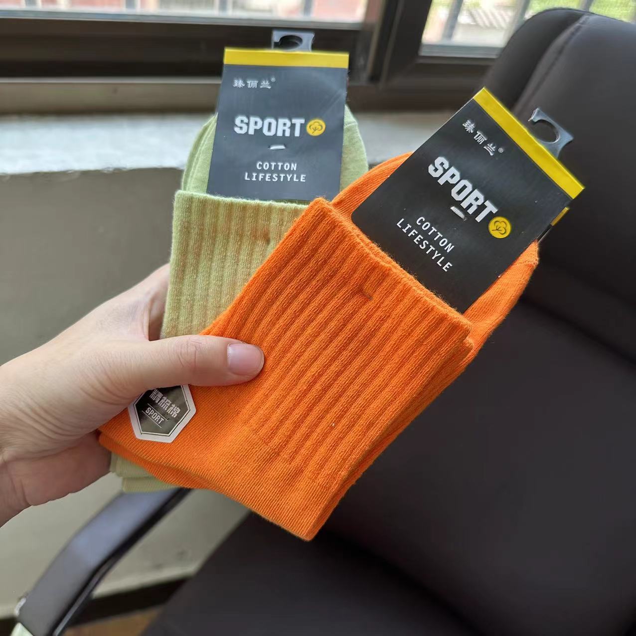 Calcetines para hombres de otoño e invierno al por mayor, calcetines de tubo, calcetines de algodón Zhuji, calcetines deportivos para estudiantes, calcetines para correr para hombres y mujeres