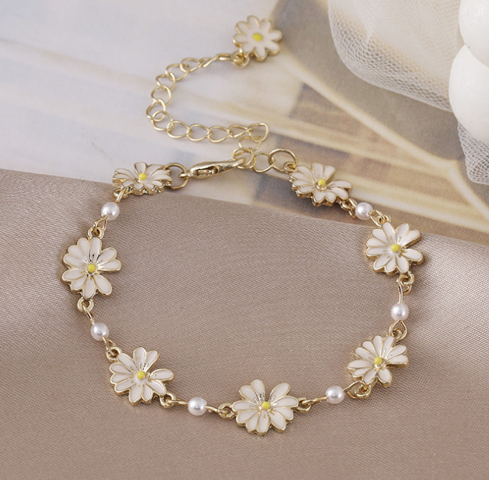 Wholesale Jewelry Simple Small Daisy Bracelet Nihaojewelry display picture 4