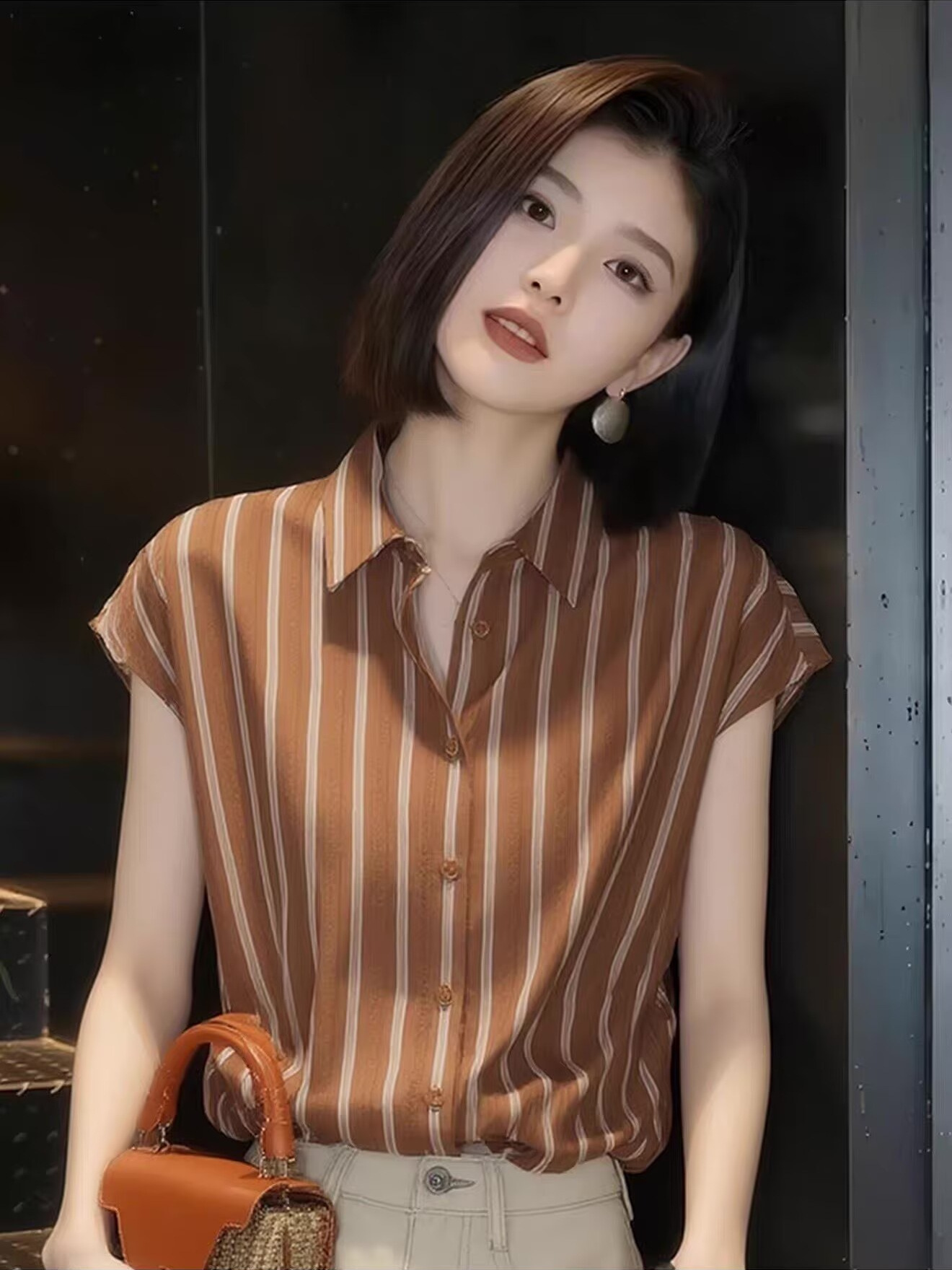 Áo sơ mi nữ sọc kẻ cổ bẻ cài cúc đơn phong cách Hồng Kông — Sọc nâu