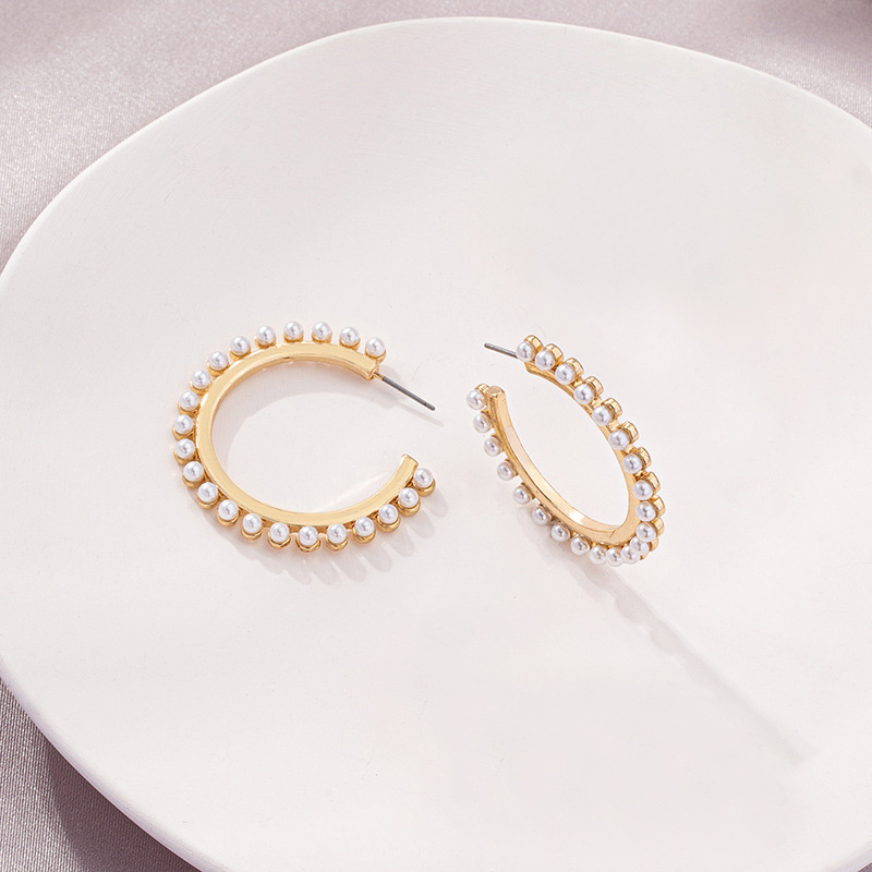 Fashion Pearl Big Circle Diamond Earrings display picture 2