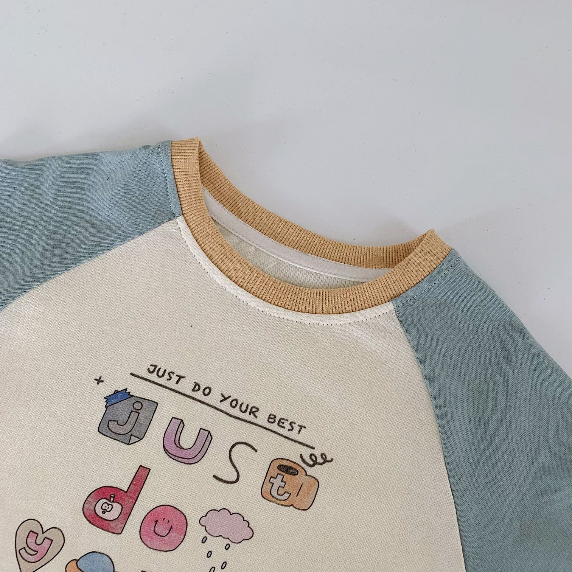 Camiseta para niños Maibao 2025 otoño nuevo estilo para niños y niñas manga raglán de dibujos animados camisa de fondo jersey para bebés marea t