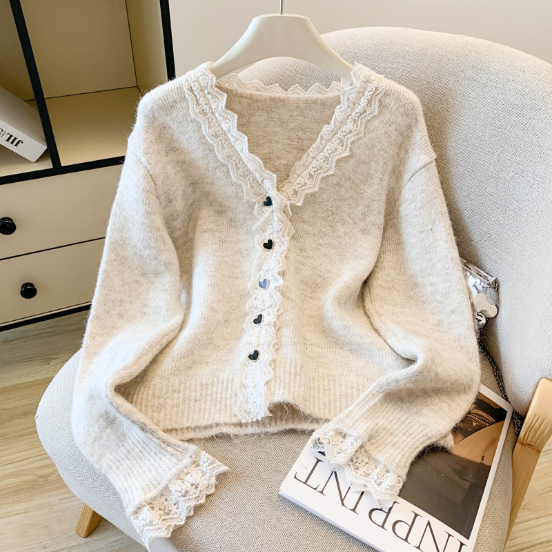 Real Shot of Lace Splicing Sample Fashionable Heart Button Style Long-Sleeved Knitted Cardigan Sweater Women's Top
