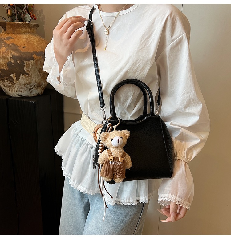 This is a unique, stylish and casual women's bucket bag for the summer of 2025. It's a Korean style single-shoulder crossbody women's bag with a sense of fashion undefined