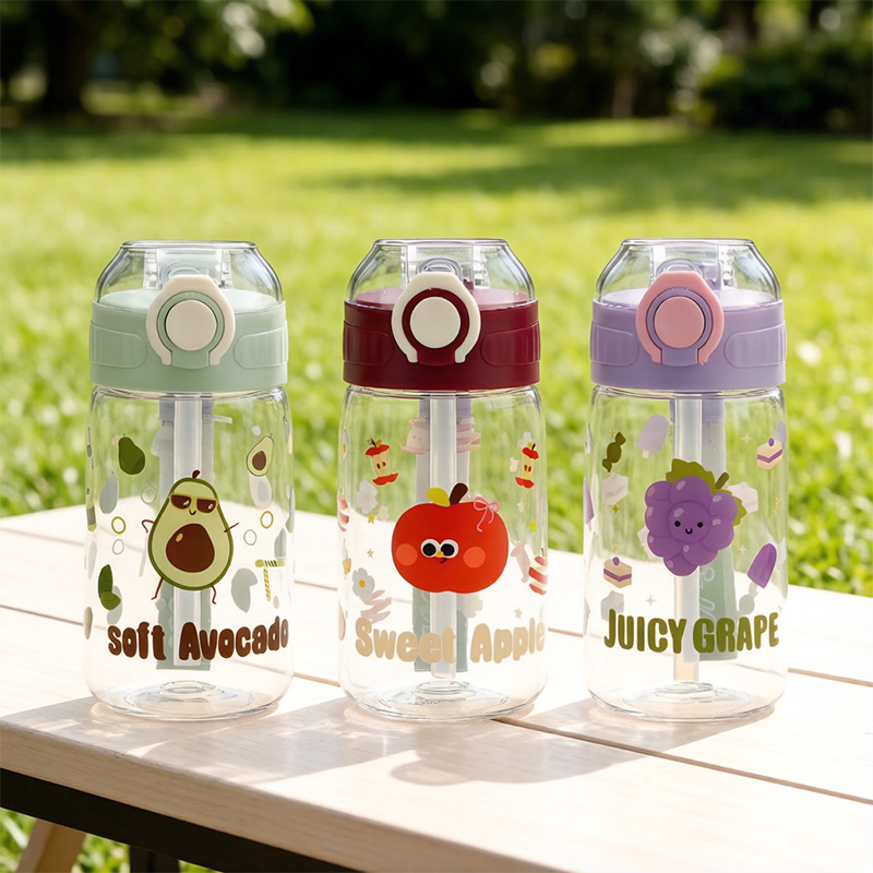 Nuevos tipos de frutas de paja de agua taza de agua material de grado alimenticio un botón cubierta elástica taza de agua de estudiantes taza portátil de mano