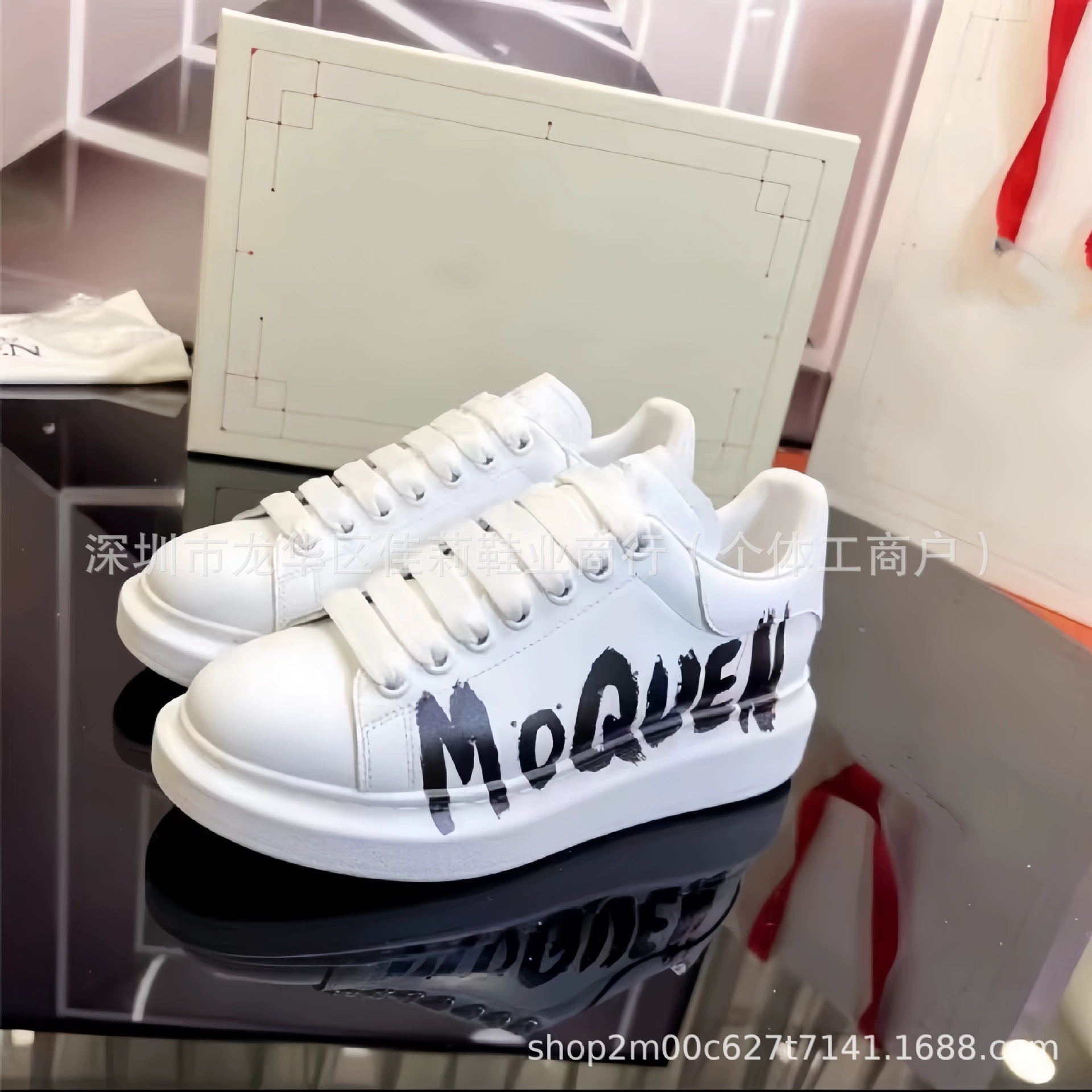 Высокая версия McQueen 3D напечатанные маленькие белые туфли на толстой подошве для пары 2025 новые толстые подошвы для увеличения дикого повседневного кроссовки