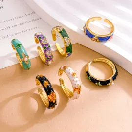 项链;戒指;手镯