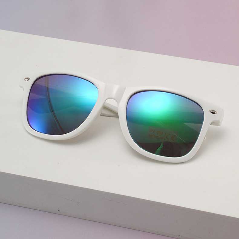 Gafas de sol retro de moda 2025, estilo caramelo con clavos de sombrilla de arroz, venta al por mayor directa de fábrica