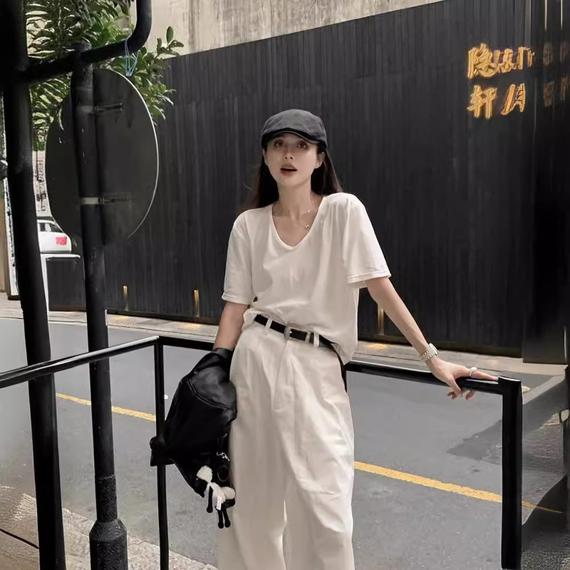 French-Style Short-Sleeve T-Shirt for Women, Summer 2025 New V-Neck, Stylish and Simple, Petite, Large Neckline, Loose and Slimming Top