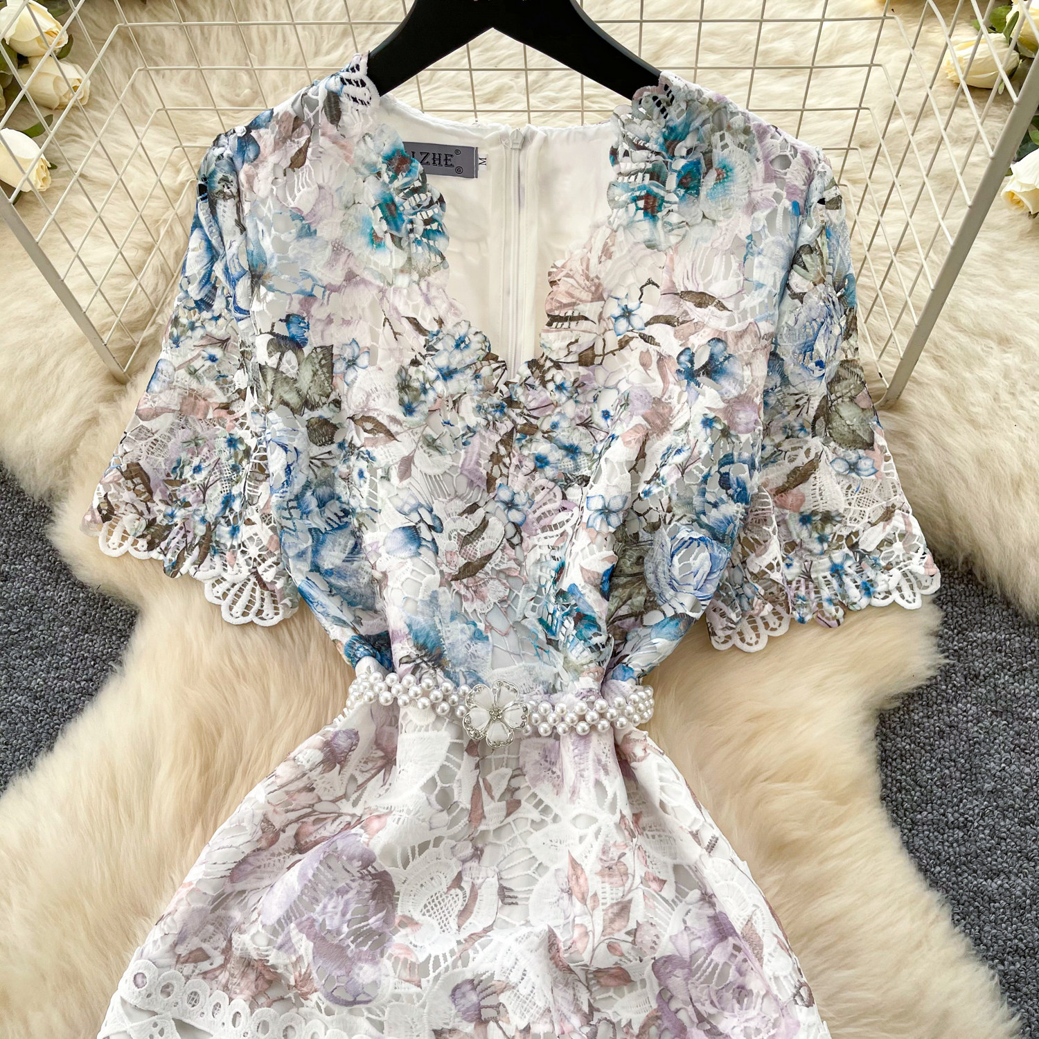 Elegant Retro Women's Dress V-Neck Lace Floral Print Cinched Waist Flared Hem Breathable Lightweight_ecoleips.com