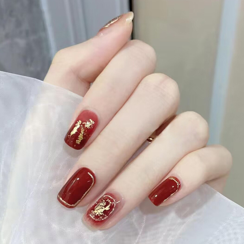 Autumn and Winter Popular Red Wearable Nails, Cat's Eye Diamond-Encrusted Gilt Fake Nails, Xiaohongshu's Same Style Manicure Nails