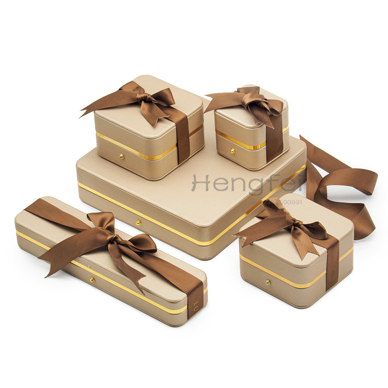 新款高端pu皮蝴蝶结钻戒盒镶金边珠宝包装盒子项链饰品手镯收纳盒