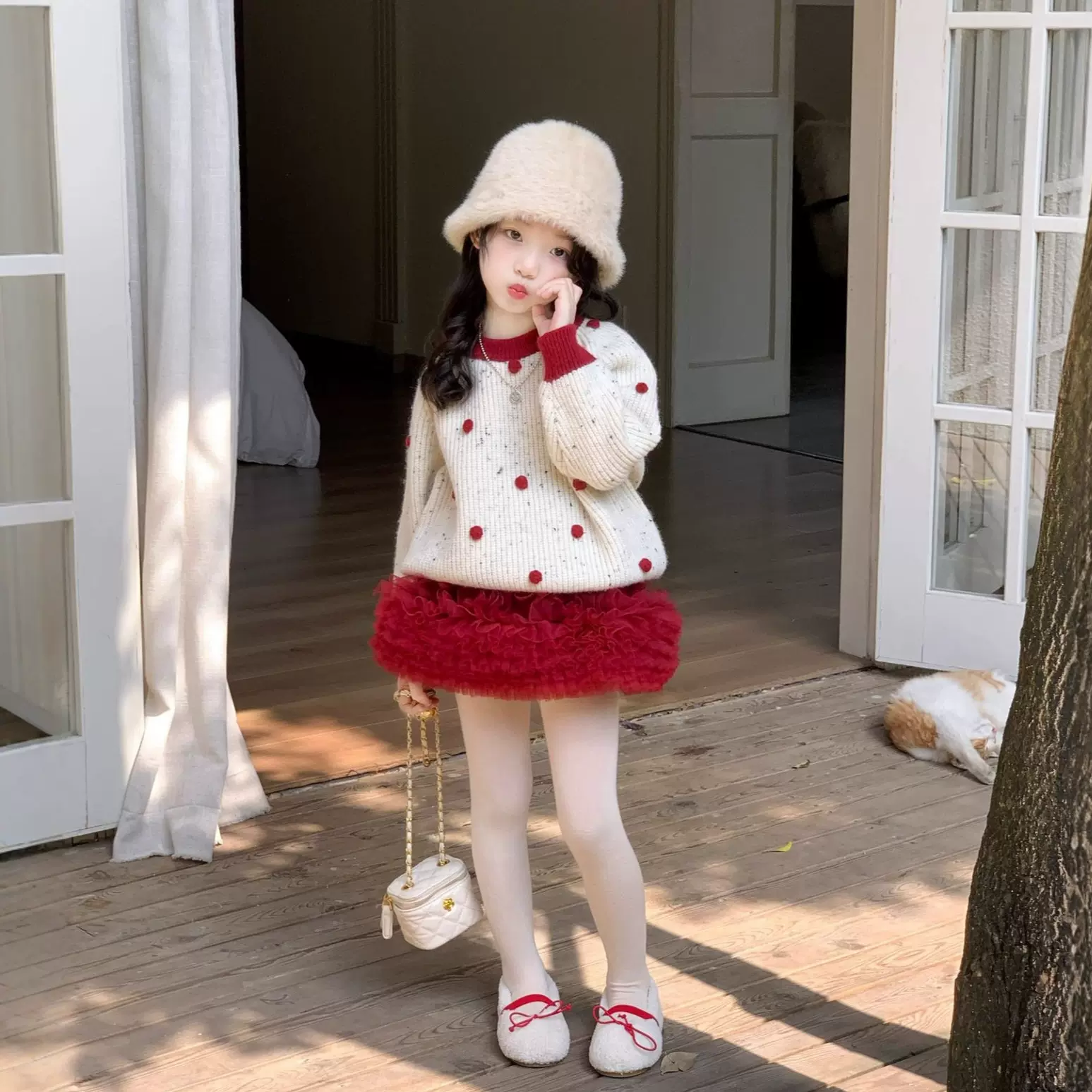 儿童冬女童新年款洋气星点羊驼手工立体球球厚款毛衣拼纱短裙套装