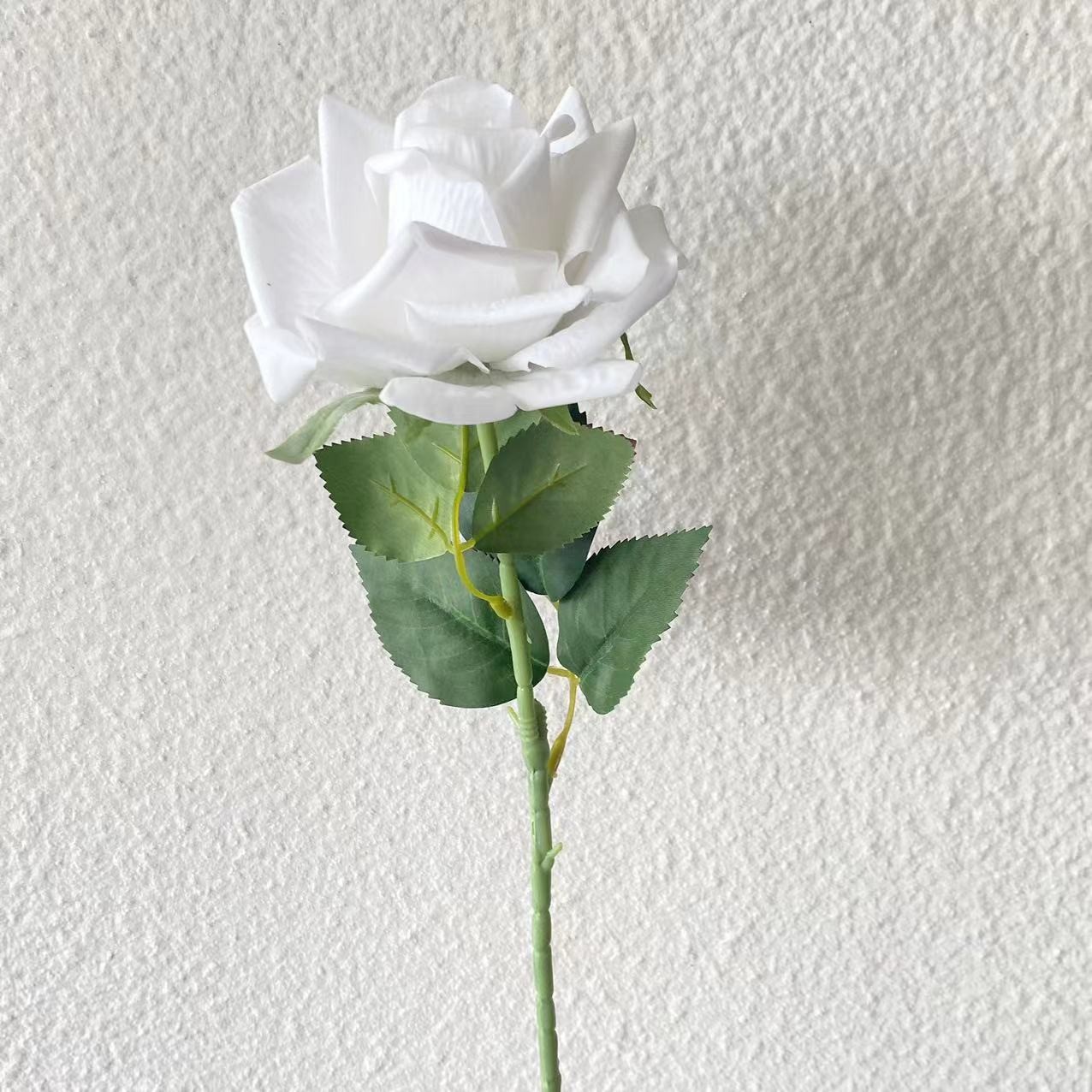 Flores falsas blancas Flores artificiales Flores para bodas Auditorio de bodas Decoración del hotel Techo artificial Flores artificiales Flores falsas