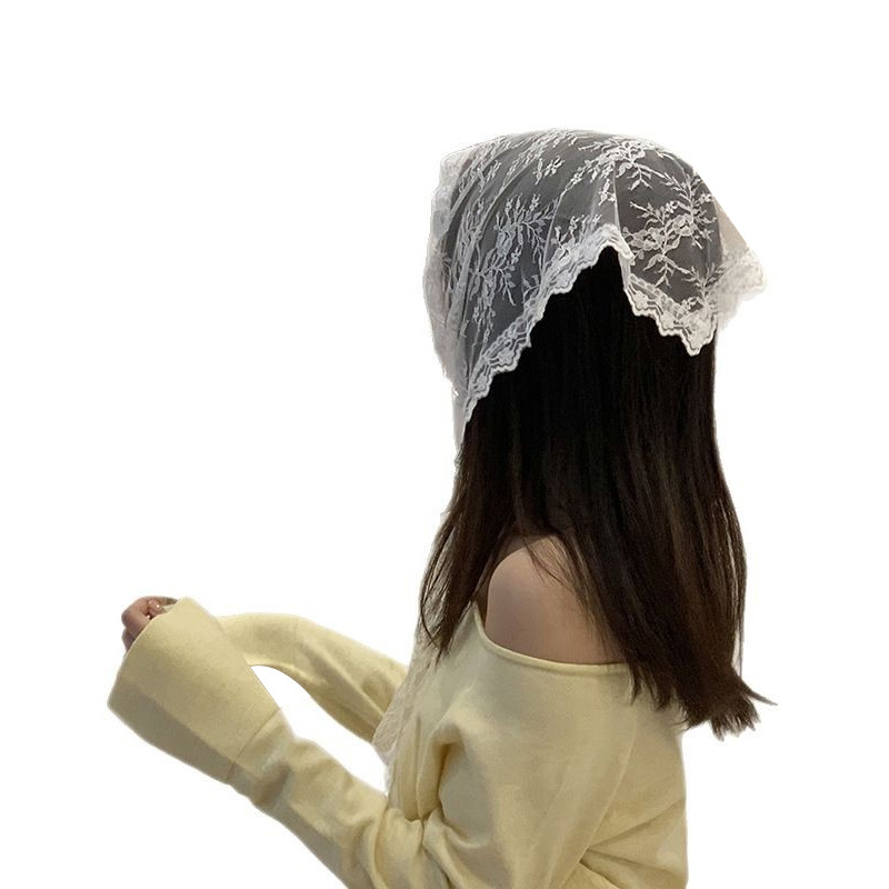 Turbante de encaje temperamento dulce encantador estilo pastoral beige toallas triangulares primavera y verano frente al mar fotos toalles para el cabello