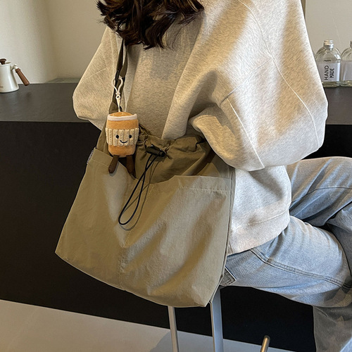 Nylon fabric women's tote bag, large capacity, suitable for summer, crossbody 2024 new model, versatile shoulder bag for school and commuting