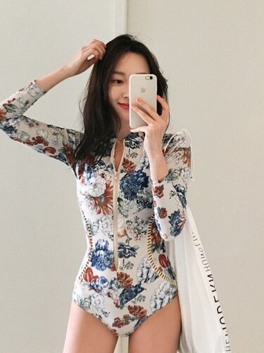 Slimming, Sun-Protective, Long-Sleeved Zip-Up Floral Triangle One-Piece Swimsuit for Women—Diving Suit, Sexy and Body-Slimming