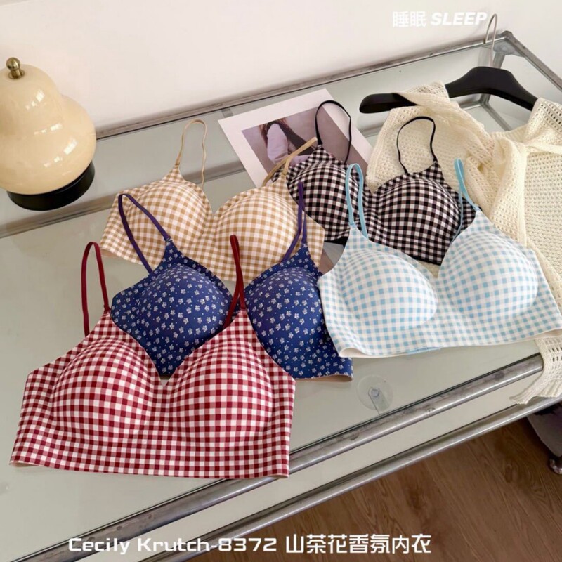 New Camellia Fragrance Lingerie, Red and White Plaid Comfortable Underwear for Women, Small Chest Gathering, Side Breast Reduction, Anti-Sagging Bra New Camellia Fragrance Lingerie, Red and White Plaid Comfortable Underwear for Women, Small Chest Gathering, Side Breast Reduction, Anti-Sagging Bra