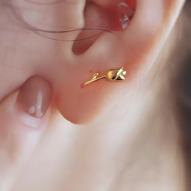 S925 plata de ley chapada en oro de 14K ganchos de oreja de tulipán dulce diseño de nicho femenino pendientes de flores de moda novedosos y elegantes