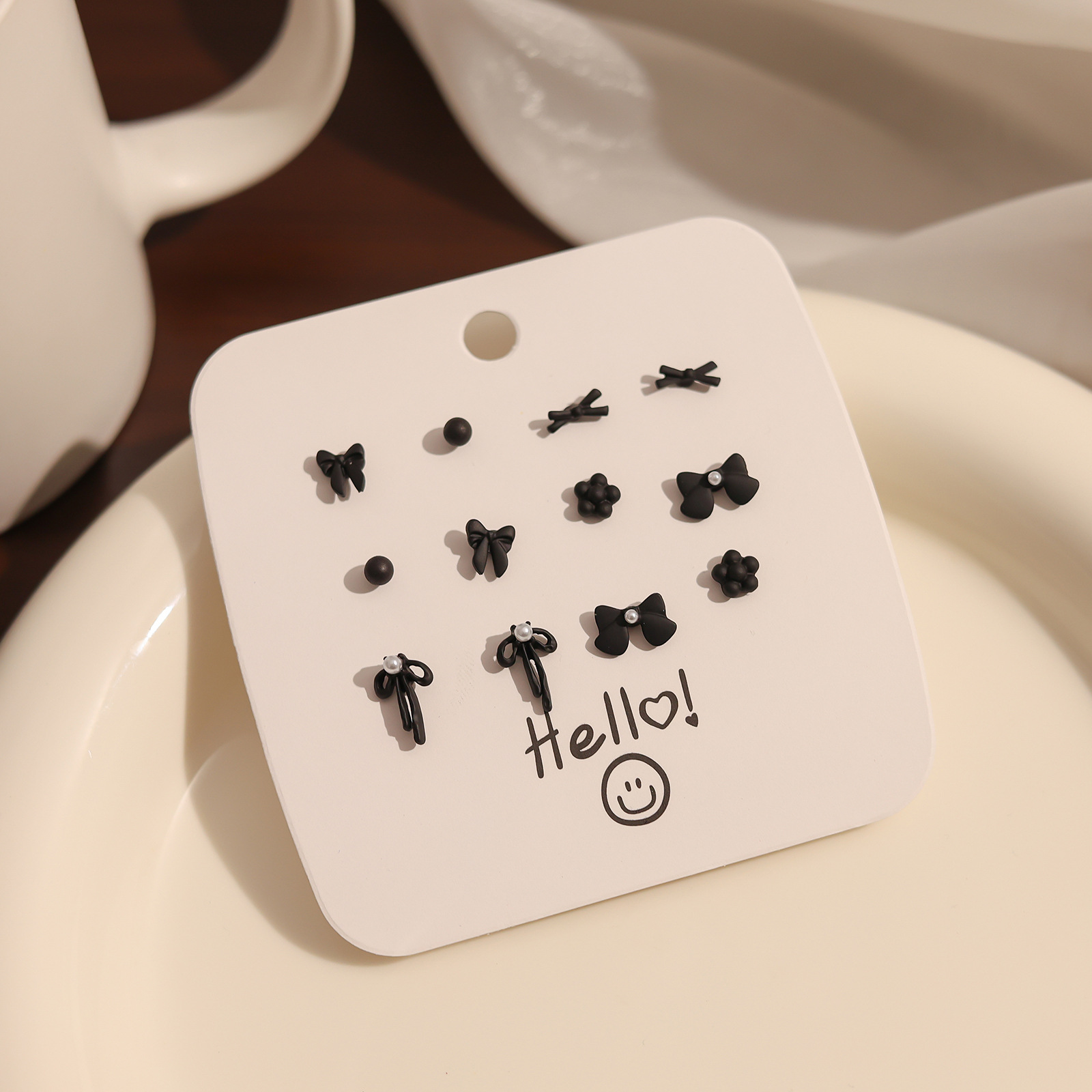 Juego de pendientes de aguja plateados, sencillos y compactos para mujer, pendientes geométricos en forma de corazón, bonitos, dulces y versátiles, venta al por mayor para puestos de mercado