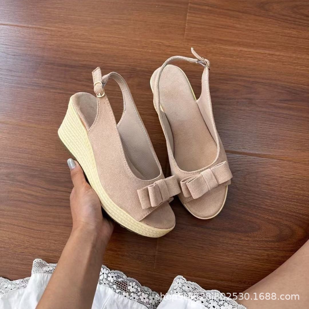 Punto de ondas pequeñas sandalias de talón de pez pente 2026 verano nuevo estilo de tacones altos con suela gruesa casual francesa romana diaria