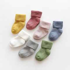 Children's winter socks, new arrival—solid-color combed cotton terry fabric, extra-thick and warm baby socks with dotted adhesive design, mid-calf length.