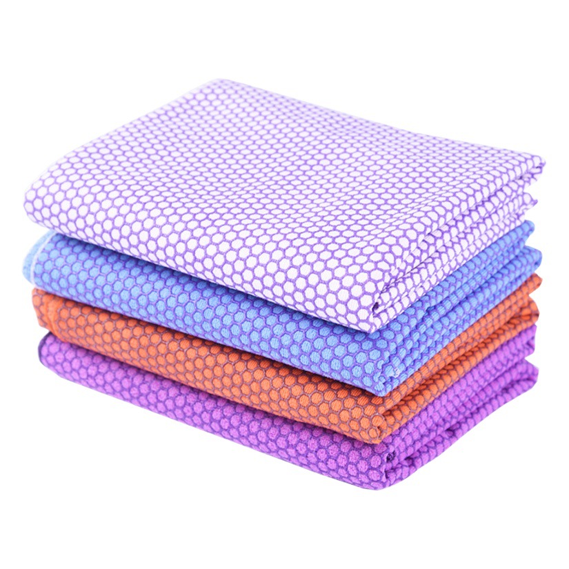 Yoga Towel with Non-Slip Particles, Sweat-Absorbent, Wholesale Blanket, Yoga Supplies, Towel Blanket, Thin and Foldable