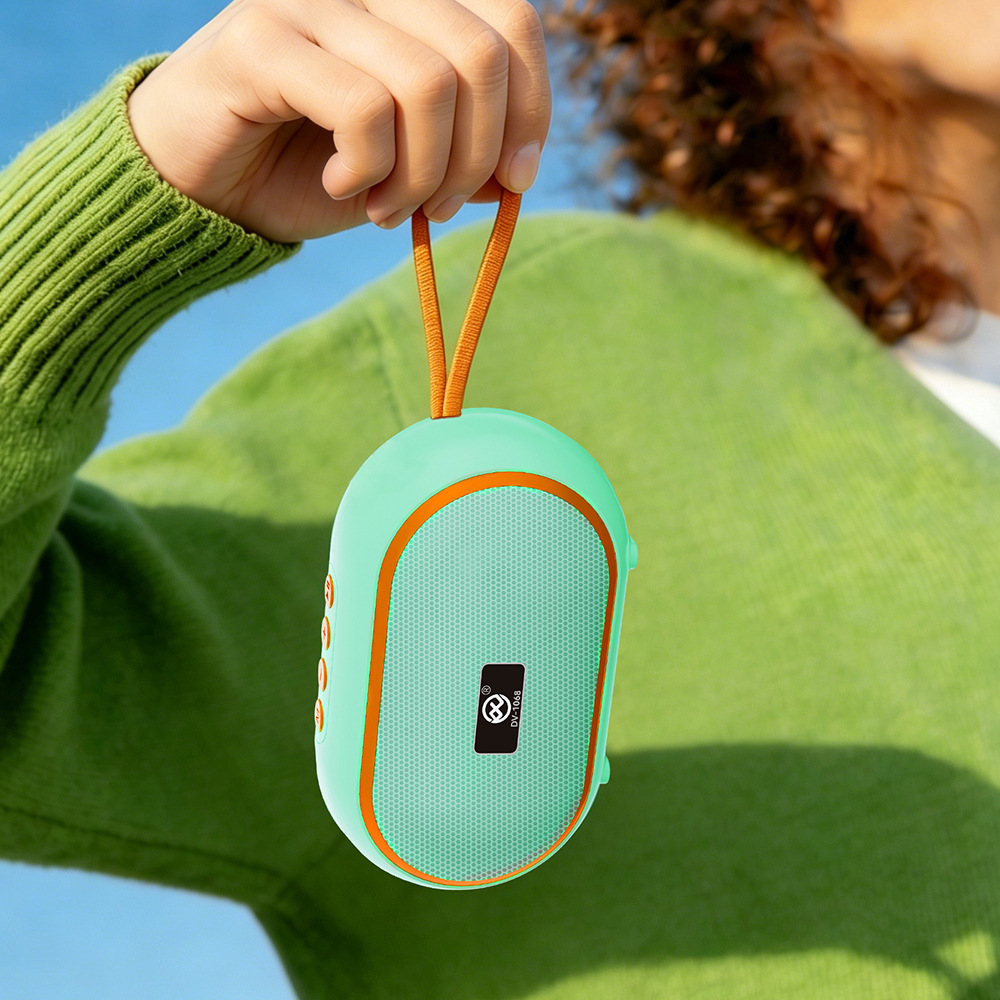 Dv-1068 Bluetooth Small Speaker Music Player Cross-Border Small Speaker with High Volume in Stock Solar Charging