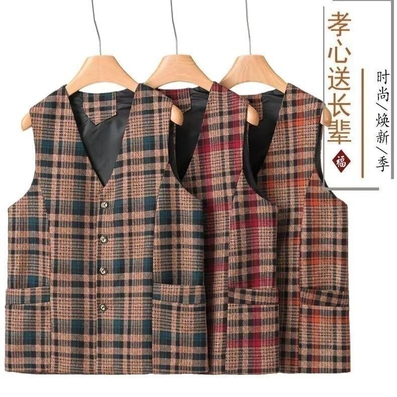 Spring and autumn lightweight vest for middle-aged and elderly women, featuring a plaid pattern, fashionable design, and a stylish, short, casual style