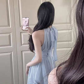 无袖挂脖连衣裙子女春季新款海边度假设计感气质法式收腰长裙百搭