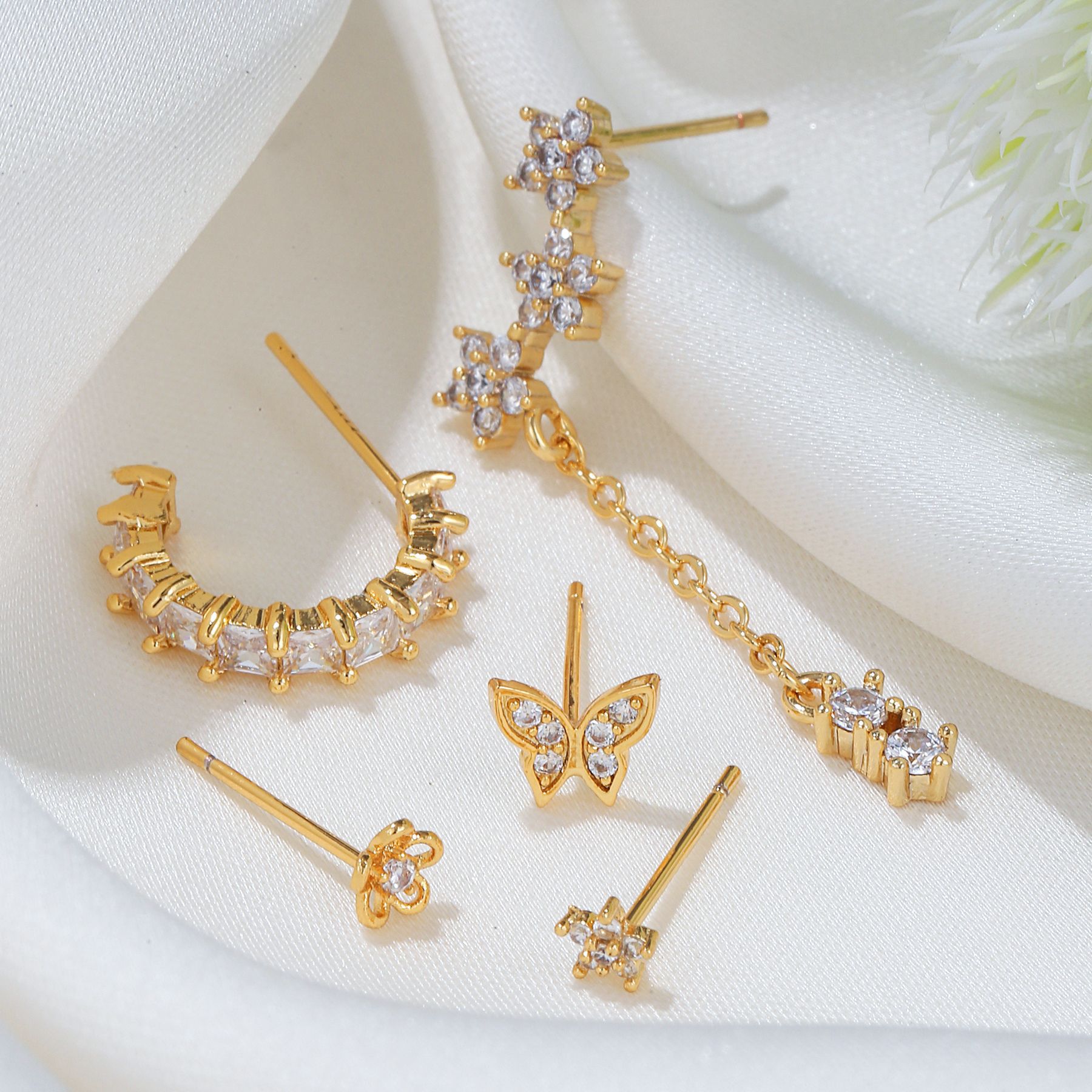 Fashion Butterfly Copper Zircon Ear Studs In Bulk display picture 3